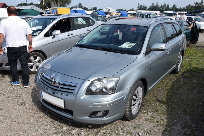 1. Toyota Avensis. Silnik 2,0 diesel, rok produkcji 2007,...