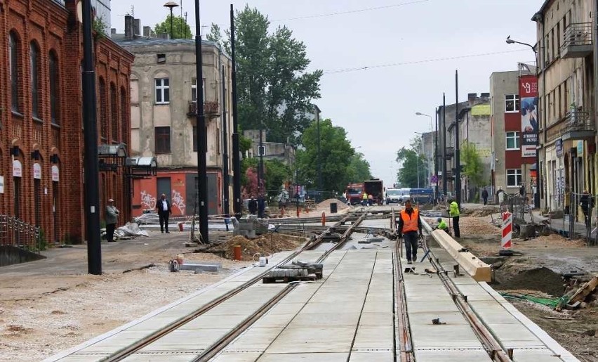 Obecnie na skrzyżowaniu ulic Dąbrowskiego i Rzgowskiej...