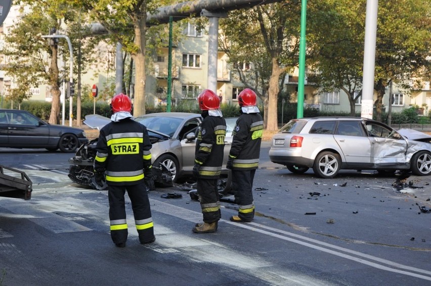 Wypadek w Poznaniu: Zderzenie dwóch aut na skrzyżowaniu...