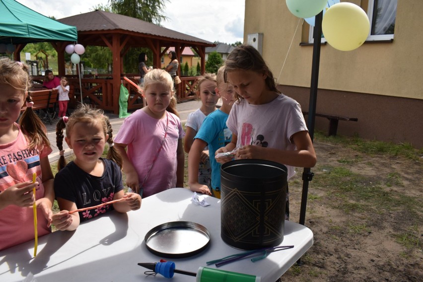 Dzieci miały okazję, by świetnie się bawić podczas wakacyjnego festynu w Rudzie Białaczowskiej