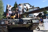 Tłumy na pikniku wojskowym w Jeleśni, czyli każdy chciał mieć zdjęcie z czołgiem Leopard. Zobacz ZDJĘCIA