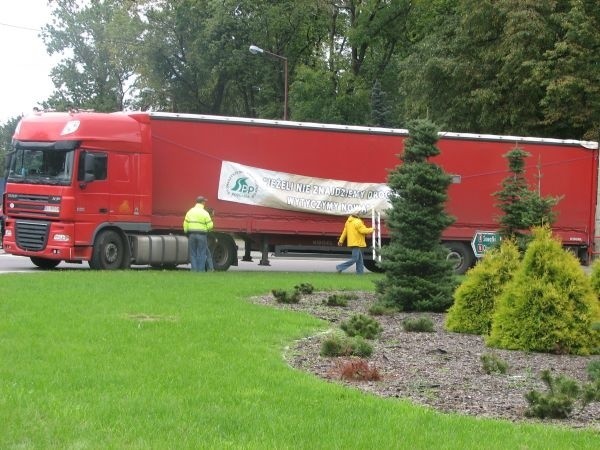 Kolejna blokada w mieście. Ludzie tracą juz cierpliwośc.