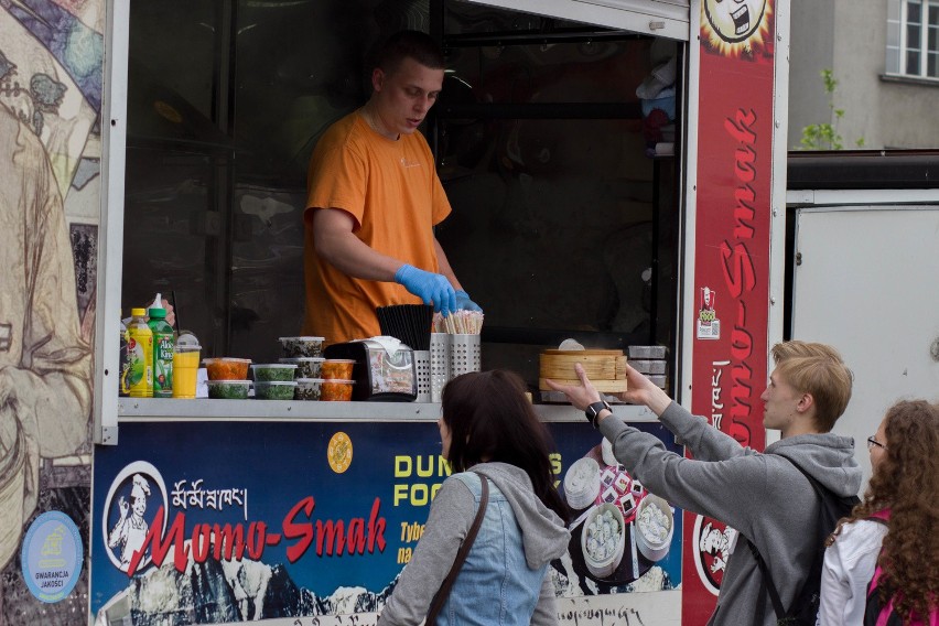 Zlot food trukców na rynku w Katowicach