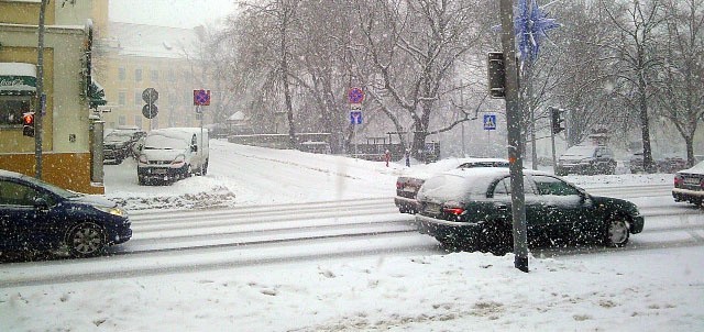 Śnieżyca w Rzeszowie: internauci informują o utrudnieniach w mieście