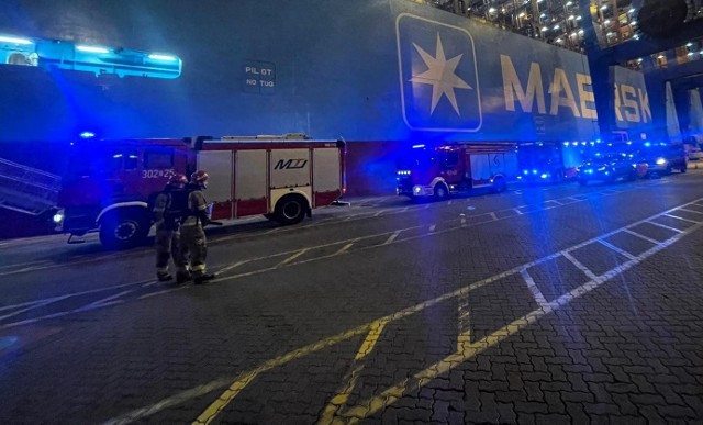 Pożar w Gdańsku. Na terenie terminala kontenerowego Baltic Hub rozszczelnił się 19-tonowy kontener z podtlenkiem azotu. Są osoby ranne