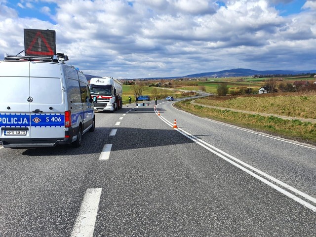 Na miejscu tragicznego wypadku na drodze wojewódzkiej w miejscowości Dobruchna w gminie Waśniów.