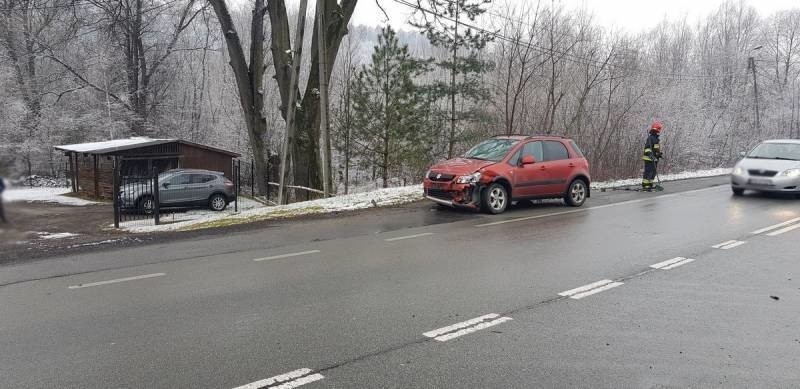 Nowy Sącz. Na ulicy Lwowskiej zderzyły się trzy samochody osobowe [ZDJĘCIA]