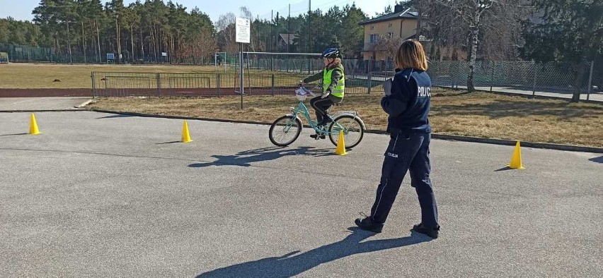 Białobrzescy policjanci przeprowadzili egzamin na kartę...