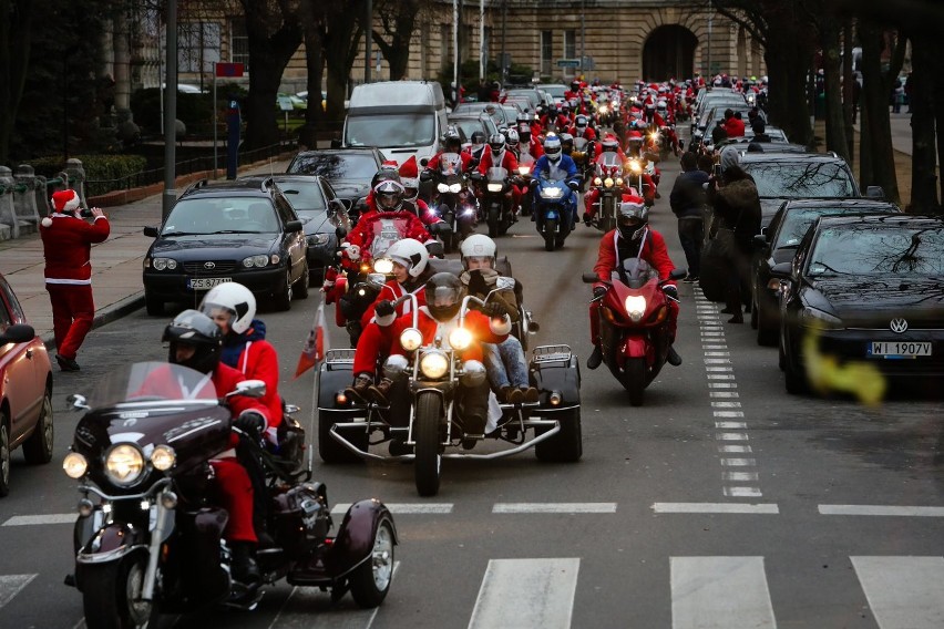 Mikołaje na motorach. Przejazd ulicami Szczecina dla dzieci [WIDEO]