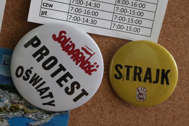 09.04.2019 wroclawstrajk nauczycieli zespol szkolnno przedszkolny nr 30 przy placu teatralnymprotest edukacja strajk nauczyciel oswiata znp solidarnoscgazeta wroclawskapawel relikowski / polska press