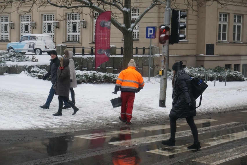 Poznań: Korki i wypadki, czyli śnieg i paraliż na...