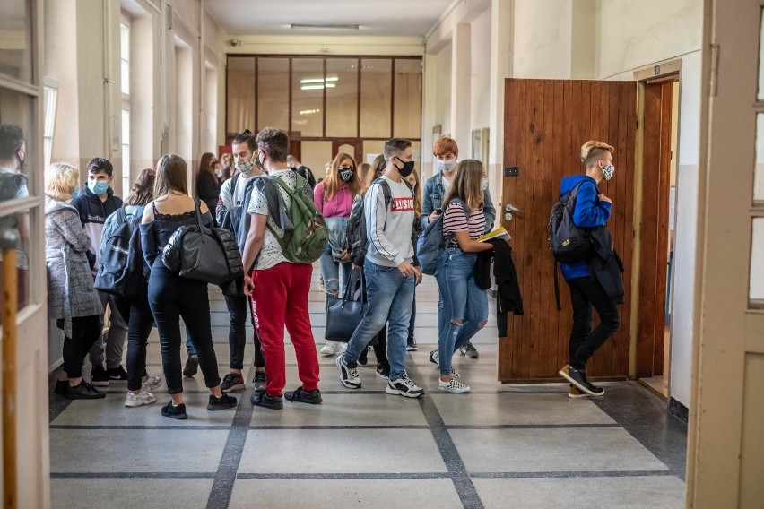 Koronawirus u uczniów i nauczycieli - kolejne potwierdzone przypadki w Łodzi i regionie