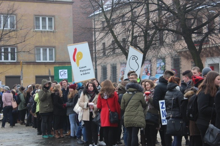 Pół tysiąca par zatańczyło poloneza w Zabrzu