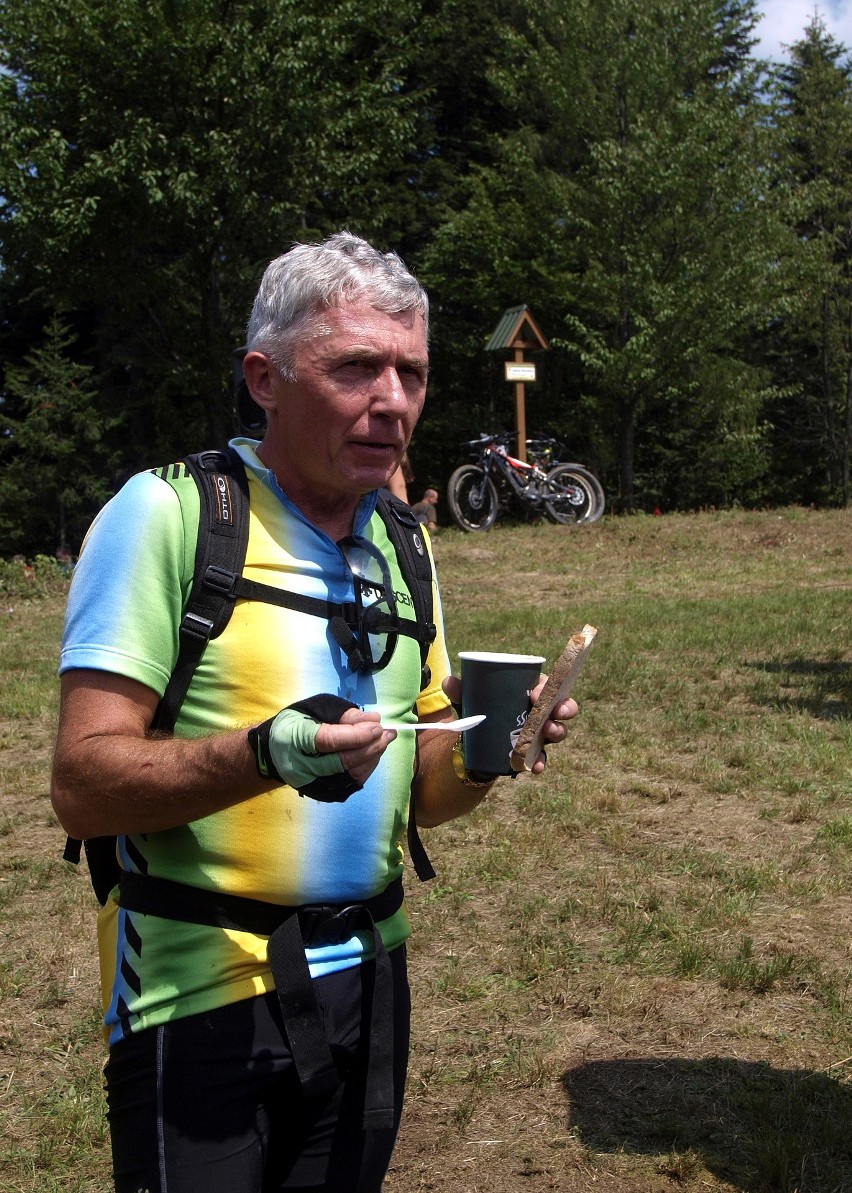 Odkryj Beskid Wyspowy. W sobotni wieczór wspięli się na Ćwilin, a w niedzielny poranek pokonali Łopusze Wschodnie