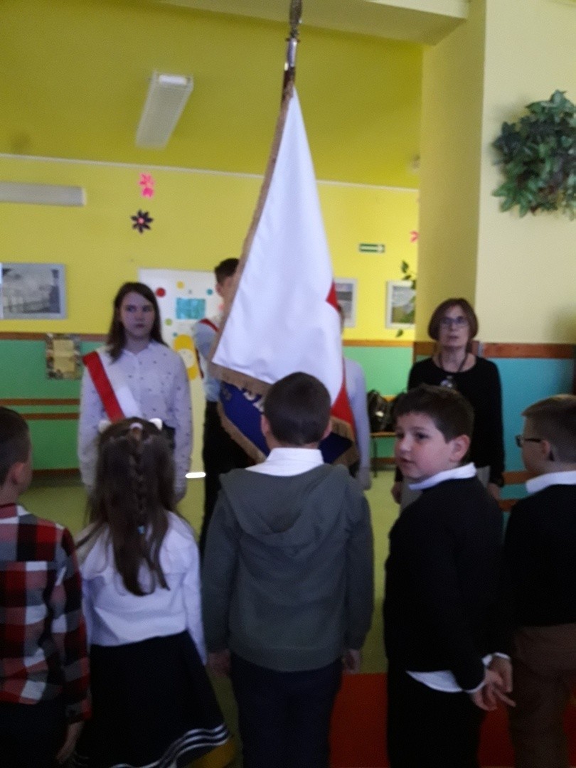 Rocznica uchwalenia Konstytucji Trzeciego Maja w Publicznej Szkole Podstawowej imienia Marii Konopnickiej w Pieczyskach, w gminie Chynów