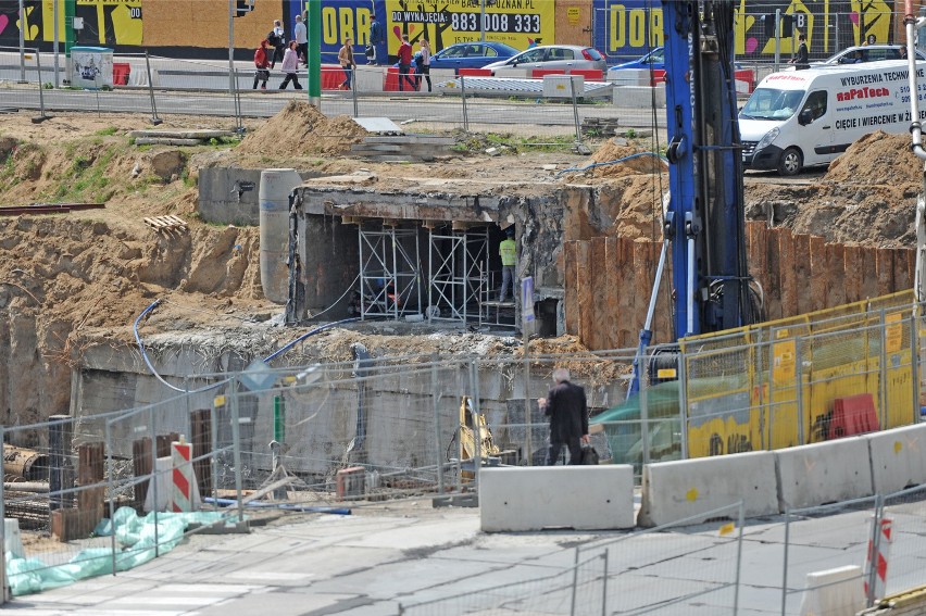 Rondo Kaponiera miało być gotowe na Euro 2012, a jego...