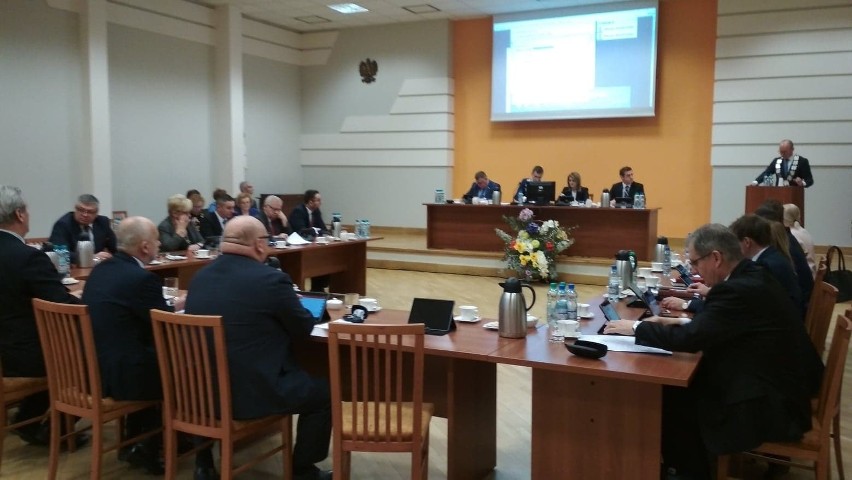 III sesja Rady Miasta Włocławek VIII kadencji. Protest pracowników DPS [zdjęcia, wideo]