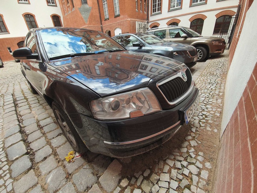 Zobacz limuzyny słupskiego ratusza. Jedno auto jest na sprzedaż