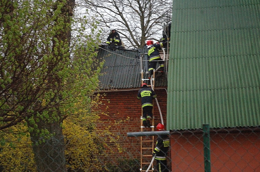 Pożar w Osmolicach: Strażacy gasili ogień na poddaszu (FOTO)