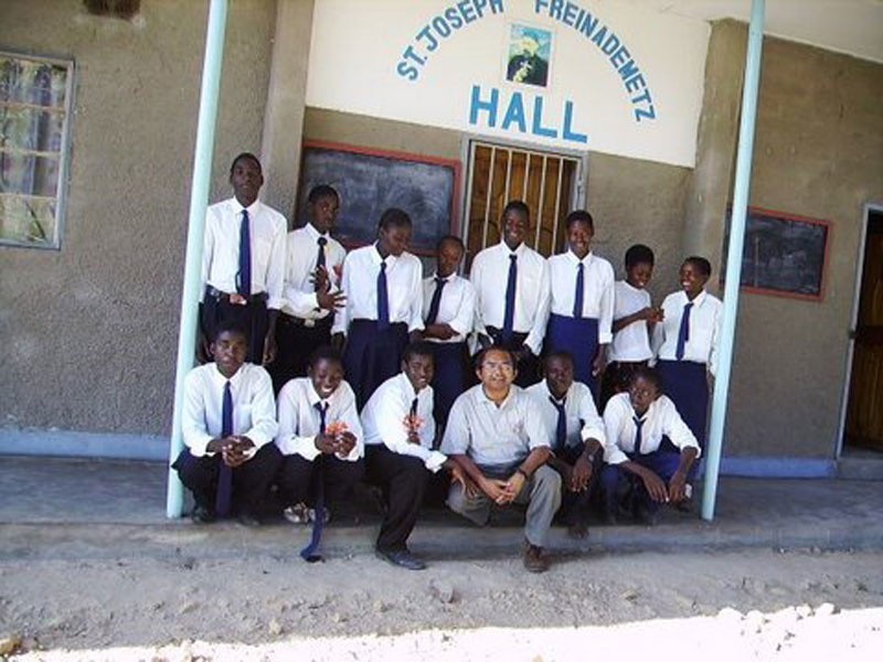 Gimnazjum pomaga dzieciom z Afryki...
