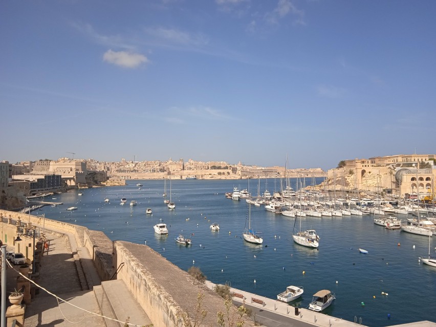Malta, kraina bogata w historię i malownicze krajobrazy,...