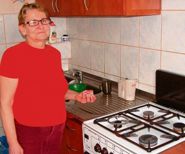 Maria Liszek nie zamierza wymieniać kuchenki na elektryczną. Za gaz płaci 8 złotych miesięcznie