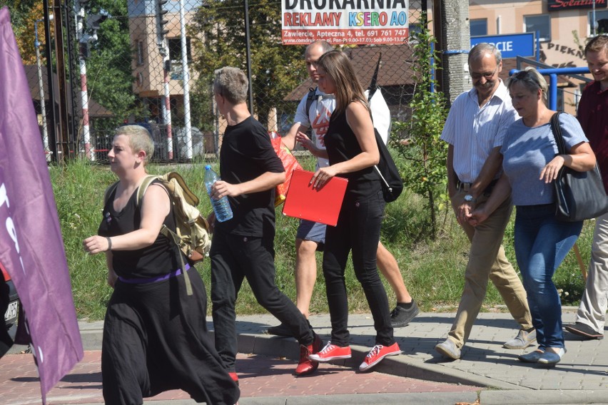 Protest pracowników Huty Szkła w Zawierciu ZDJĘCIA