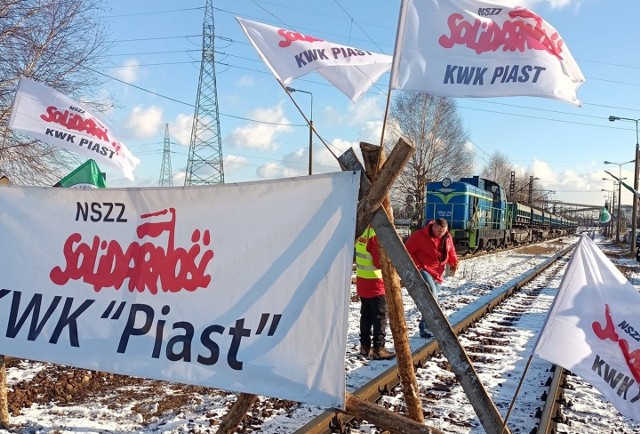 Od wtorku związkowcy blokują dostawy węgla do elektrowni na całym Śląsku. Jeżeli przedłużą protest, może zabraknąć prądu na święta.