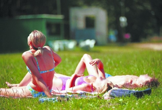 Po co nam ciepłe kraje? Według prognoz, nadchodzące dni będą wyjątkowo słoneczne. Taka pogoda sprzyjać będzie opalaniu i grillowaniu na świeżym powietrzu.