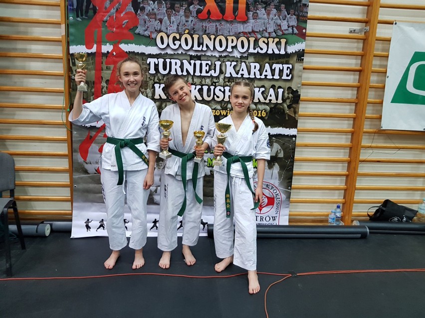 Karatecy z Niekłania Wielkiego na turnieju w Ostrowi...