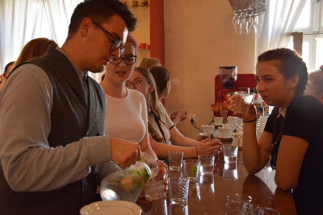 Uczniowie Zespołu Szkół Gastronomiczno-Hotelarskich w Grudziądzu wrócili z Włoch i Hiszpanii, gdzie byli na miesięcznym stażu. Są bardzo zadowoleni. Zachwytu nie kryją też pracodawcy.