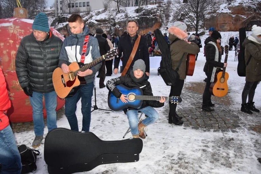 "Wszystkie gitary świata" w Starachowicach. Znów zagrają na Wigilii Miejskiej