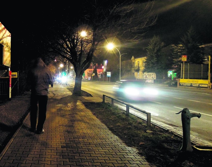 Oto czarne ulice grozy w Toruniu [lista]. Tutaj jest najciemniej! Czy prezydent włączy latarnie?