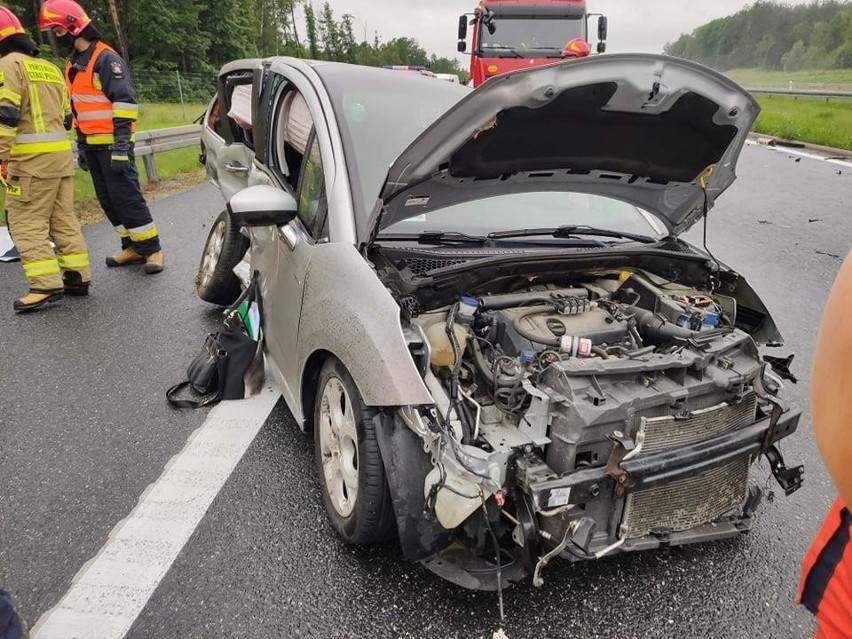 Wypadek na autostradzie A4. Pod Tarnowem zderzyły się trzy samochody