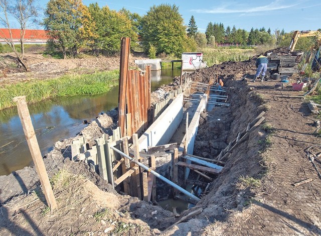 Budowa zbiornika trwa już od miesiąca. Przetarg na roboty budowlane wygrała firma Infrabud z Koszalina. 