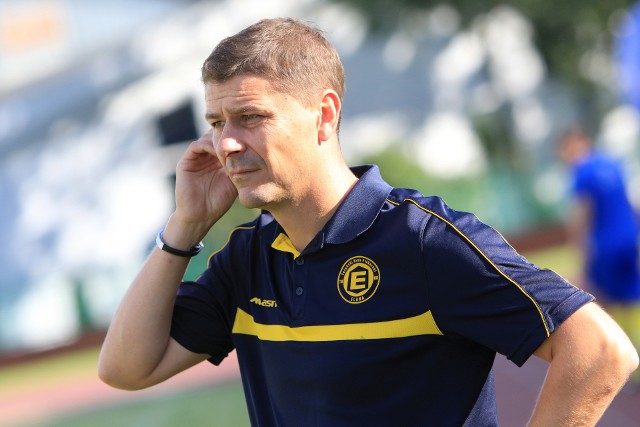 Jerzy Cyrak ostatnio był szkoleniowcem trzecioligowej Elany Toruń. Teraz ma objąć stery w Radomiaku Radom, który sezon 2017/2018 spędzi w drugiej lidze.