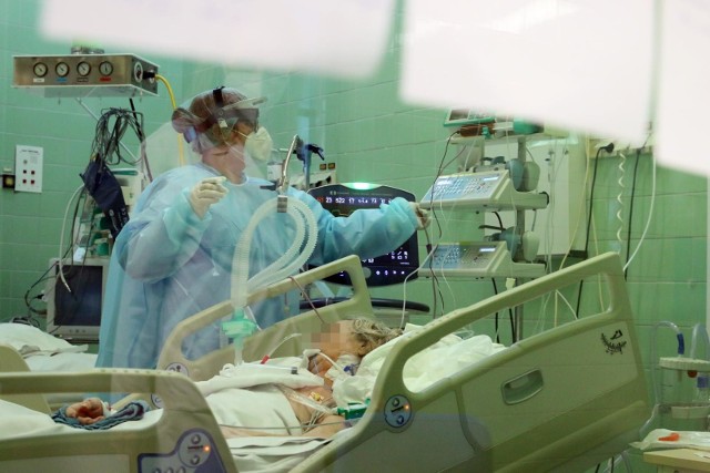 Niemal wszyscy pacjenci hospitalizowani z powodu COVID-19 potrzebują tlenu.