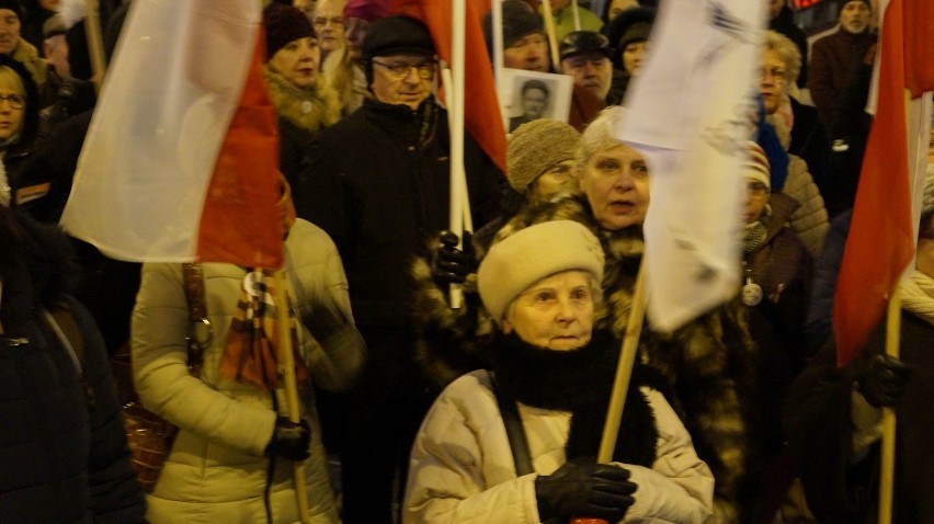 Demonstracja KOD w Częstochowie. "Demokracjo spoczywaj w...