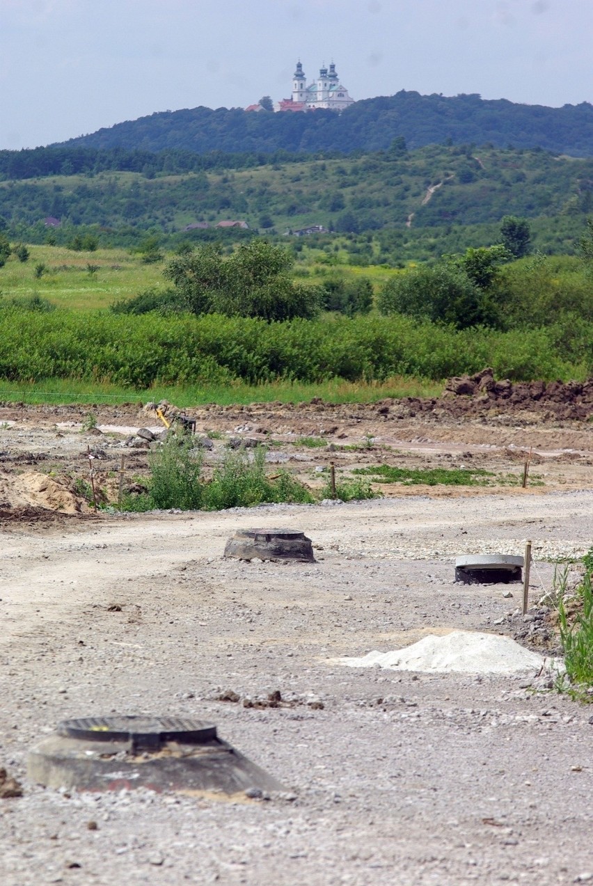 Nowa droga budowana przy ul. Bobrzyńskiego, 2009 rok