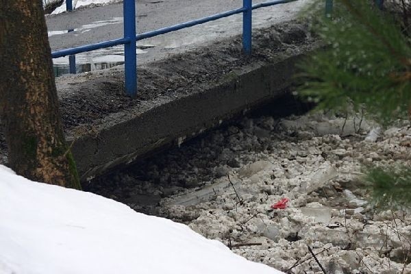 Zator lodowy w miejscowości Rogi...