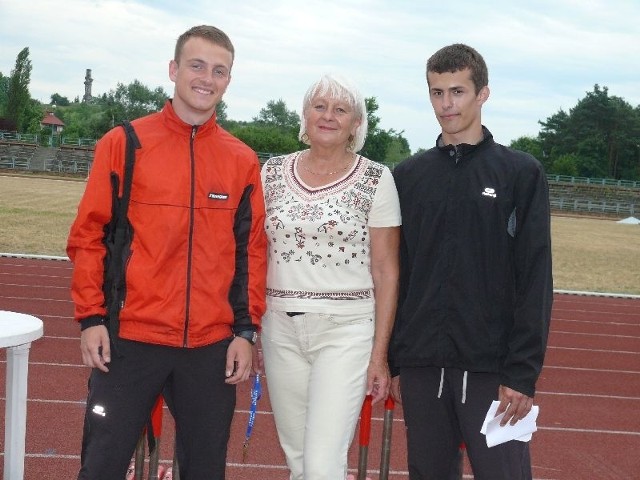 Nasza olimpijka Mirosława Sarna miała powody do zadowolenia, ponieważ jej podopieczni - Paweł Tietierin (z lewej) i Patryk Gradzik - w sobotę uzyskali bardzo dobre wyniki.
