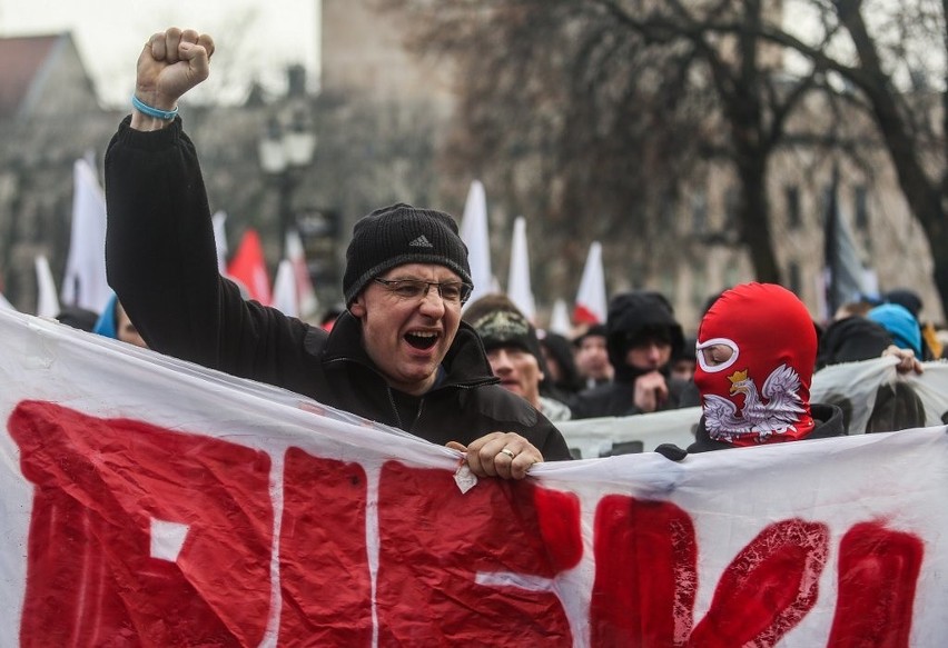 Przepychanki na gdańskim marszu "Nie! dla imigrantów"