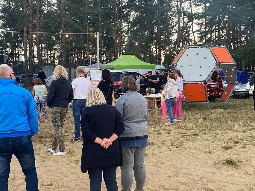 Potańcówka na plaży w Rudni. Zagrali Side Off Band i Obraz...