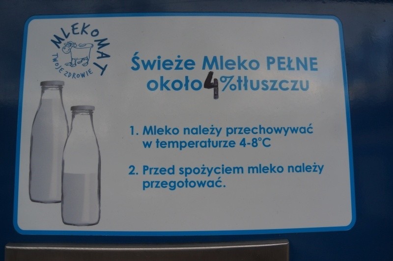 Mleko przywozi rolnik ze wsi Pogorzałki. Jest ono badane,...