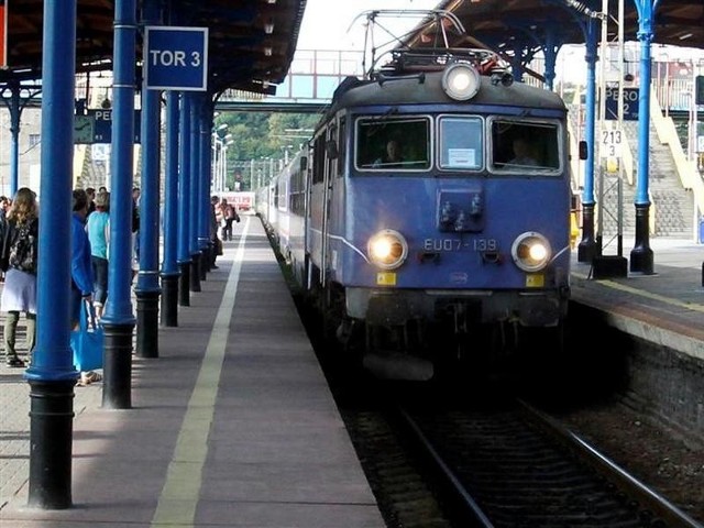 W pociągach "Kossak" i "Gałczyński" będzie obowiązywała pełna rezerwacja miejsc.