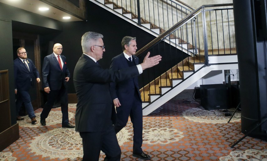 Antony Blinken, sekretarz stanu USA, spotkał się w Rzeszowie z ministrem spraw zagranicznych Polski Zbigniewem Rauem [ZDJĘCIA]