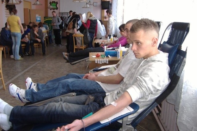 Dzięki ofiarności uczniów udało się zebrać ponad 16 litrów krwi.