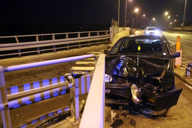 Wypadek volkswagena golfa przy Bora-Komorowskiego