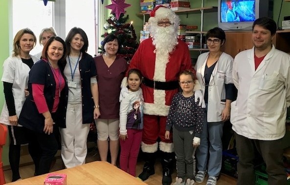 Mikołaj odwiedził pacjentów szpitala w Nowej Dębie. Sprawił wszystkim dużo radości