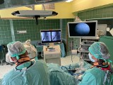 W USK w Opolu przeprowadzono endoskopową separację nowotworu kręgosłupa. To pierwszy taki zabieg w Polsce!